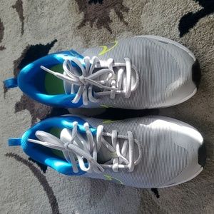 Youth Nike Tennis shoes. Worn once